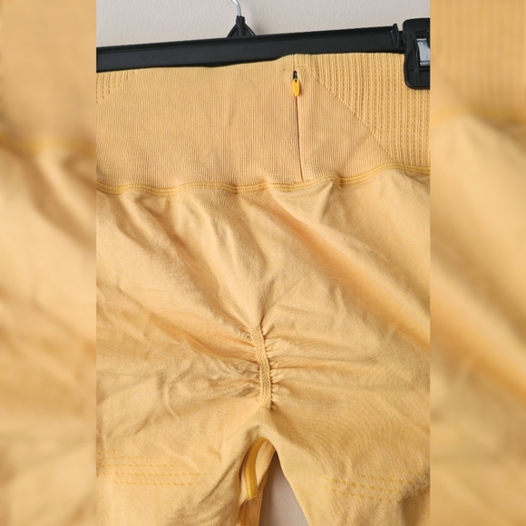 Gymshark Yellow Leggings (L) - Picture 4 of 6